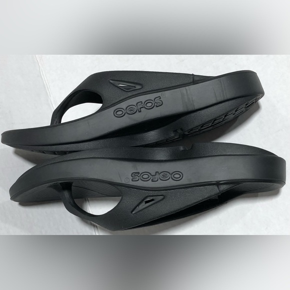 OOFOS Black Comfort Sandals - Picture 4 of 10